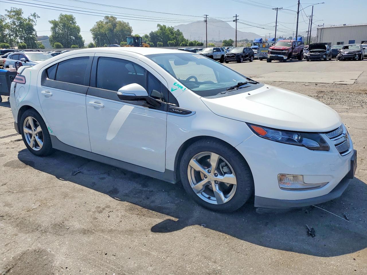 2015 Chevrolet Volt - Image 4