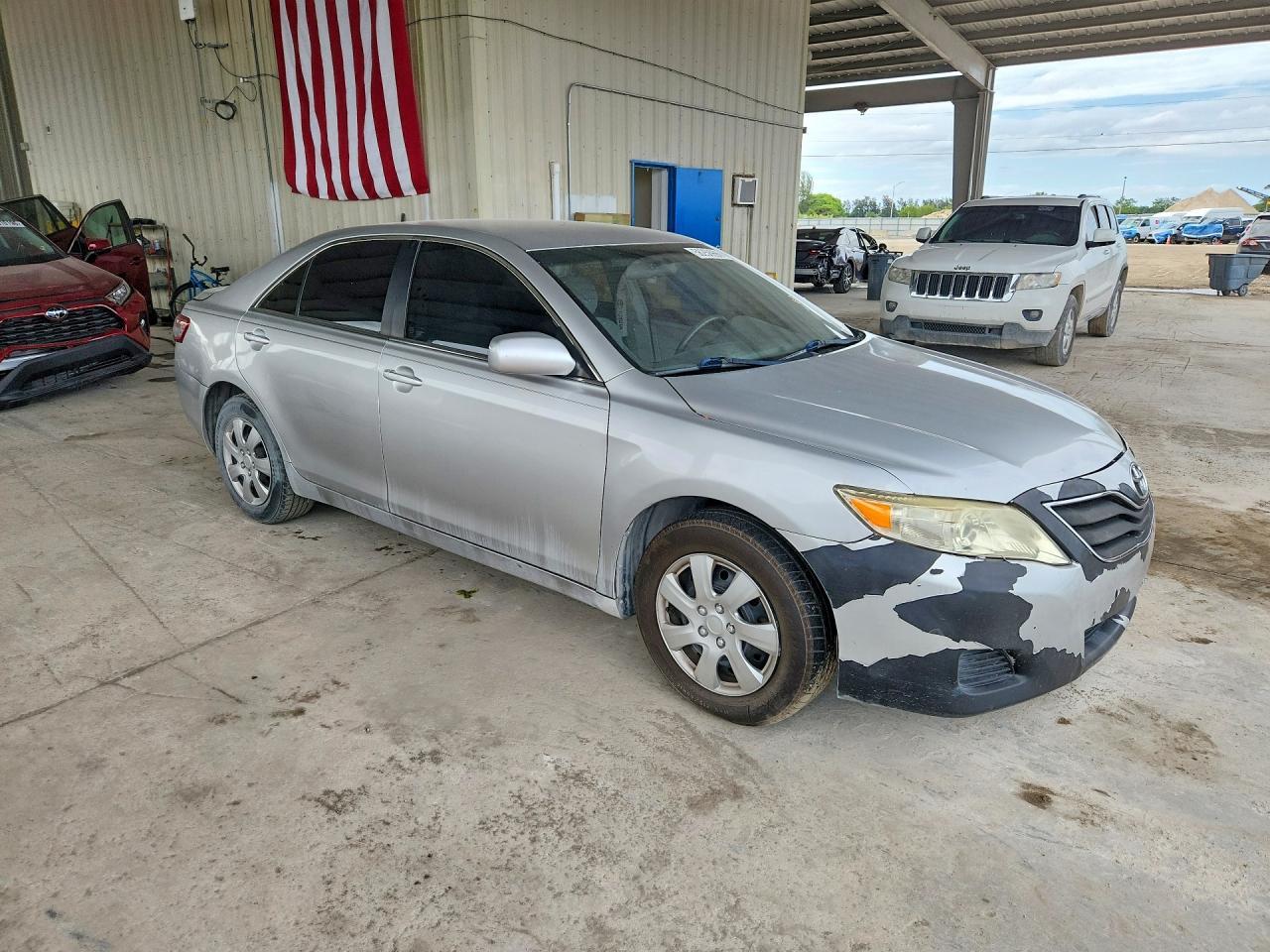2010 Toyota Camry Le - Image 4