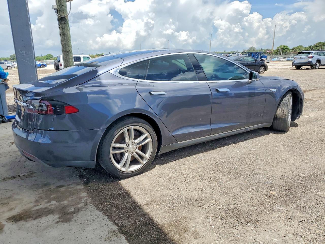 2016 Tesla Model S - Image 3