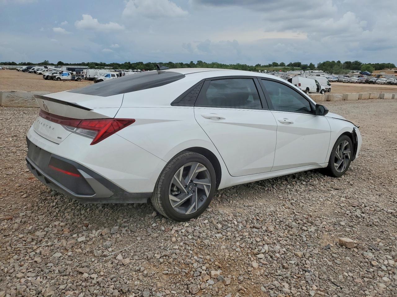 2025 Hyundai Elantra Hybrid Sel Sport - Фото 3