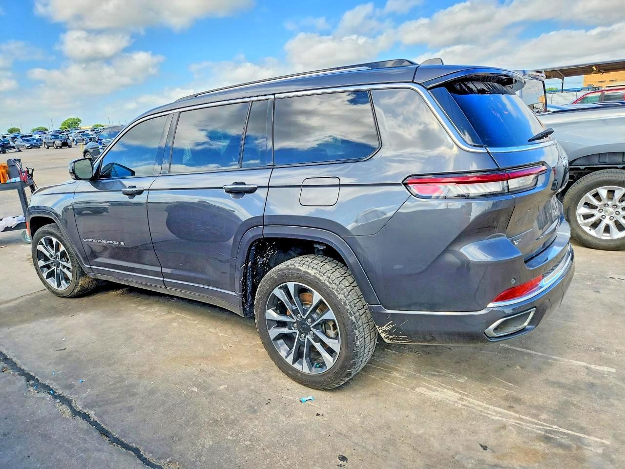 2022 Jeep Grand Cherokee L Overland - Фото 2