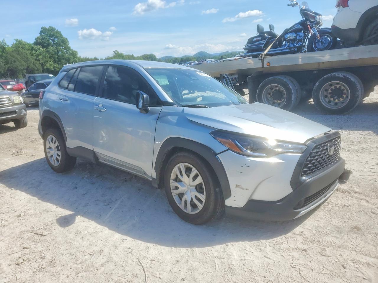 2025 Toyota Corolla Cross L - Image 4