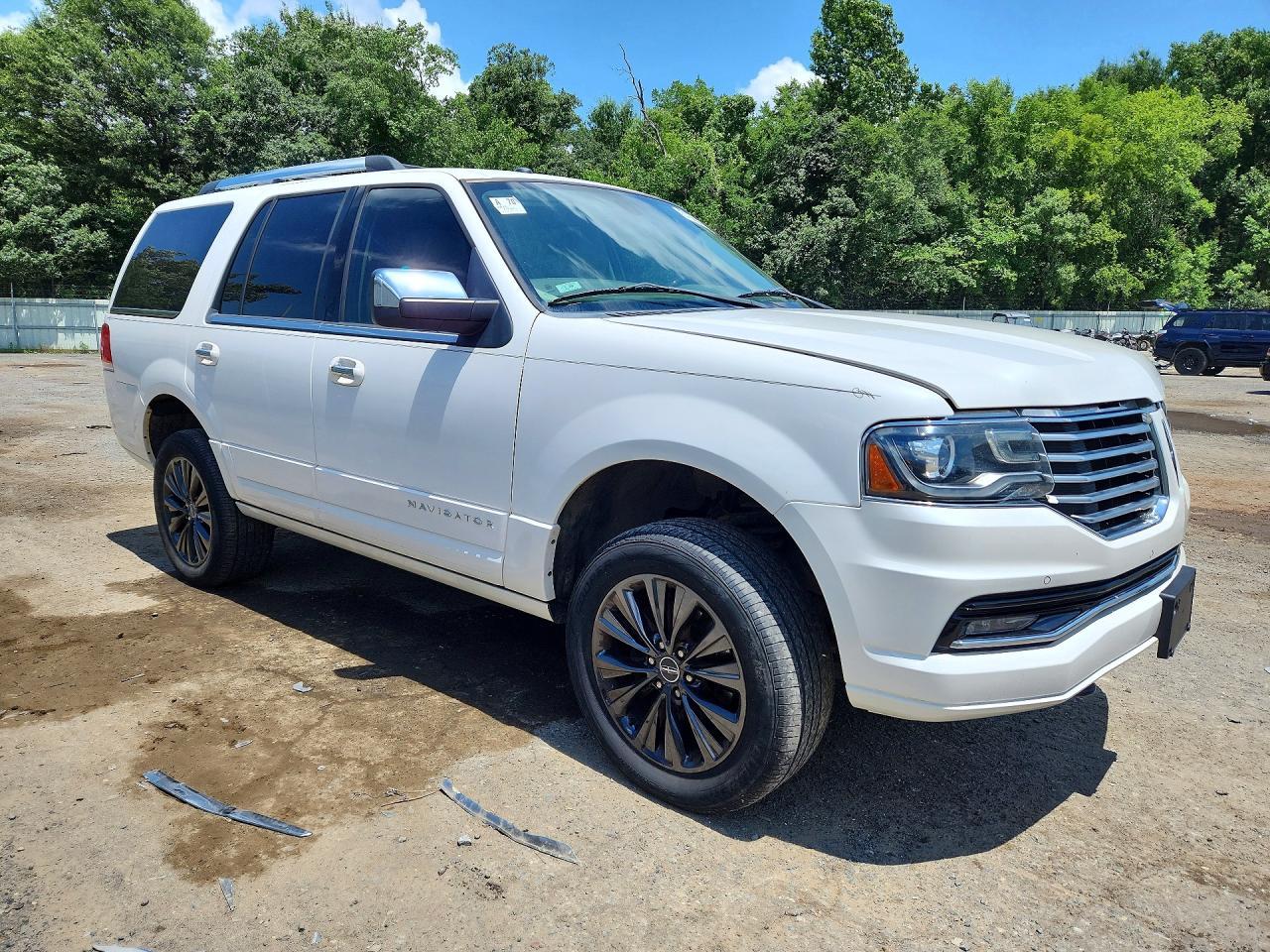 2015 Lincoln Navigator - Image 4