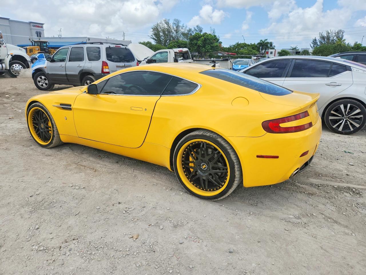2007 Aston Martin V8 Vantage - Фото 2