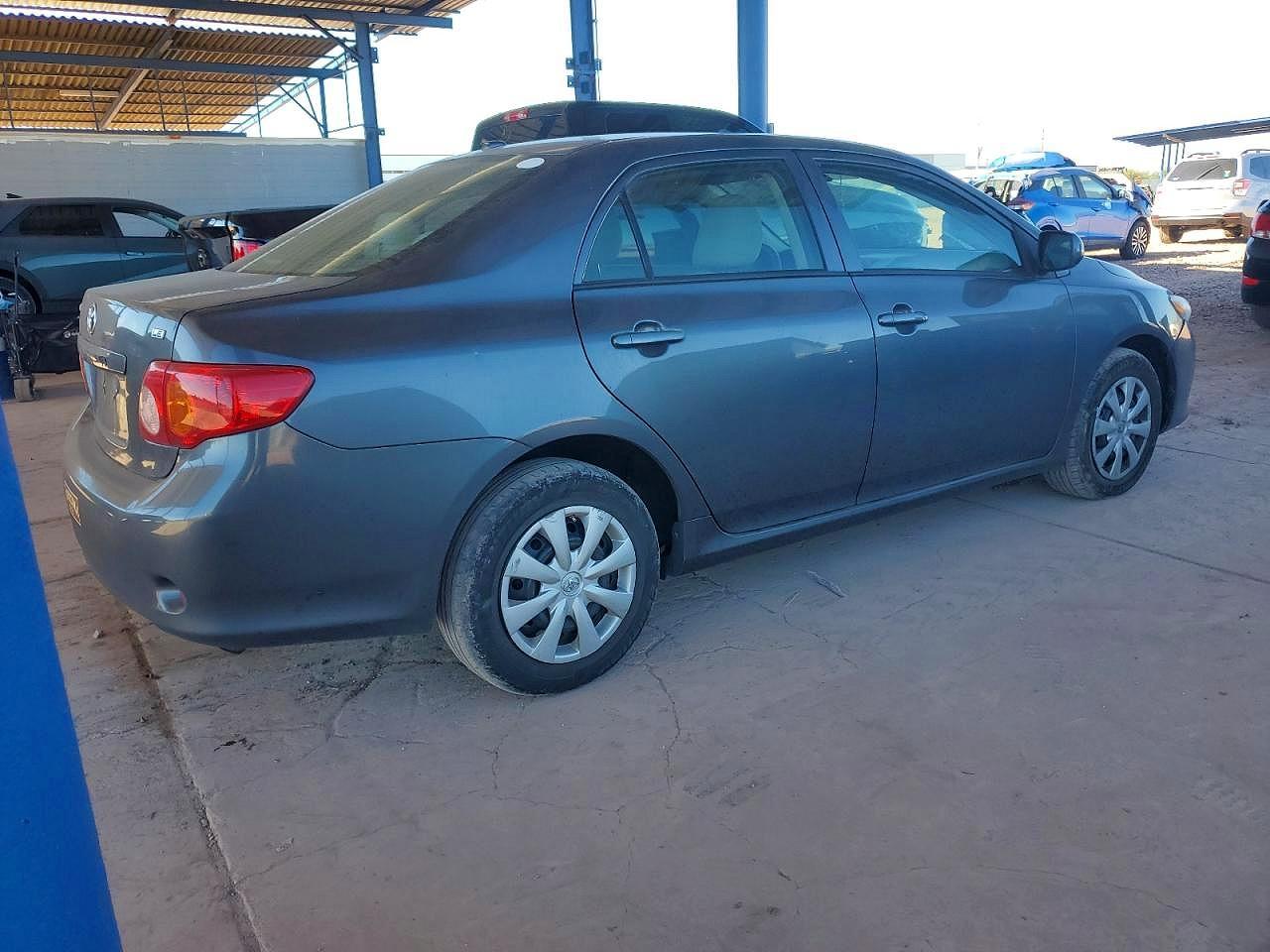 2010 Toyota Corolla Le - Фото 3