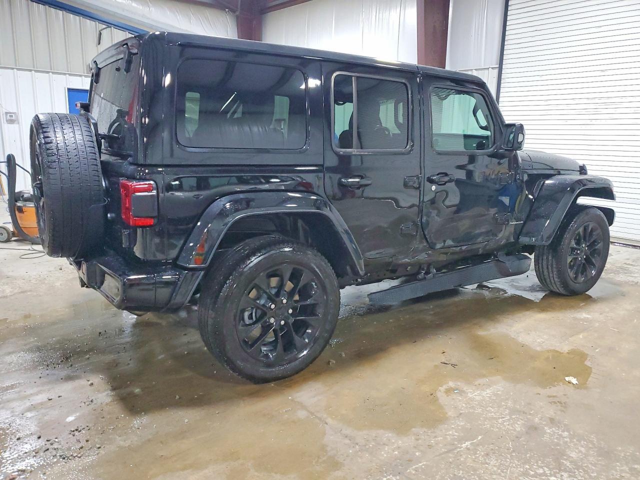 2023 Jeep Wrangler Sahara - Фото 3