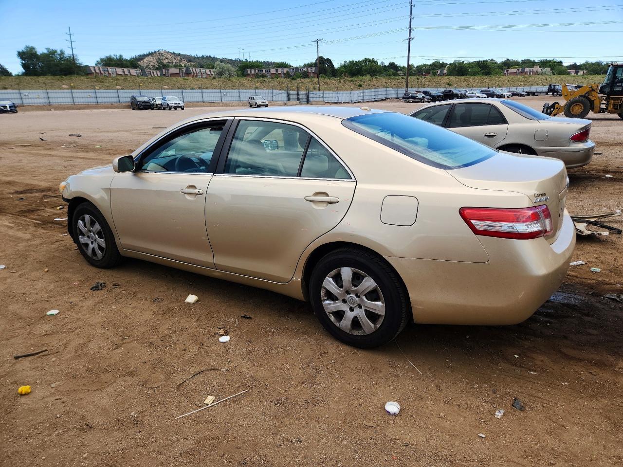2011 Toyota Camry Le - Фото 2