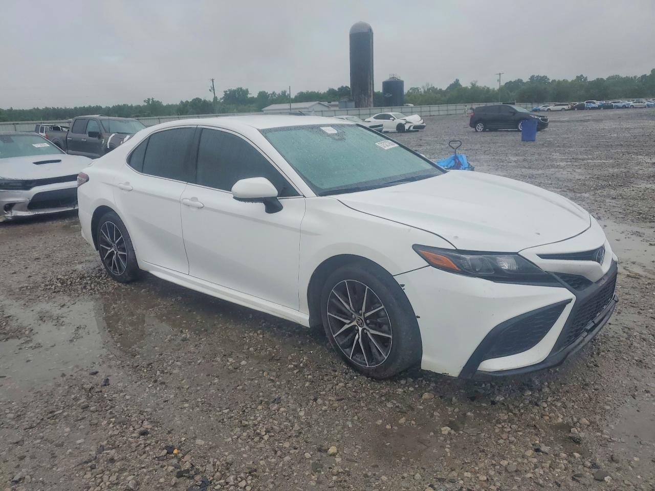 2021 Toyota Camry Se - Фото 4