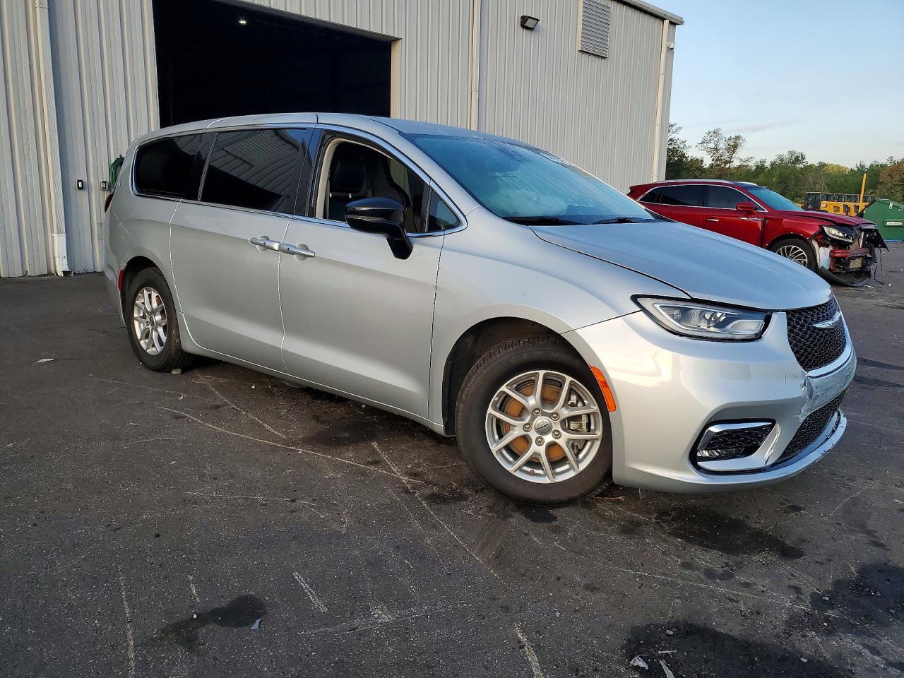 2024 Chrysler Pacifica Touring L - Фото 4