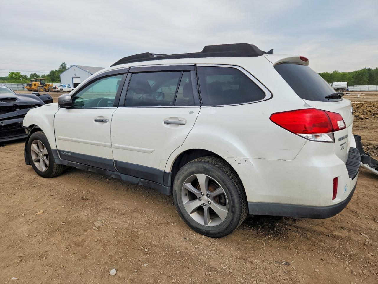 2013 Subaru Outback 2.5I Limited - Фото 2