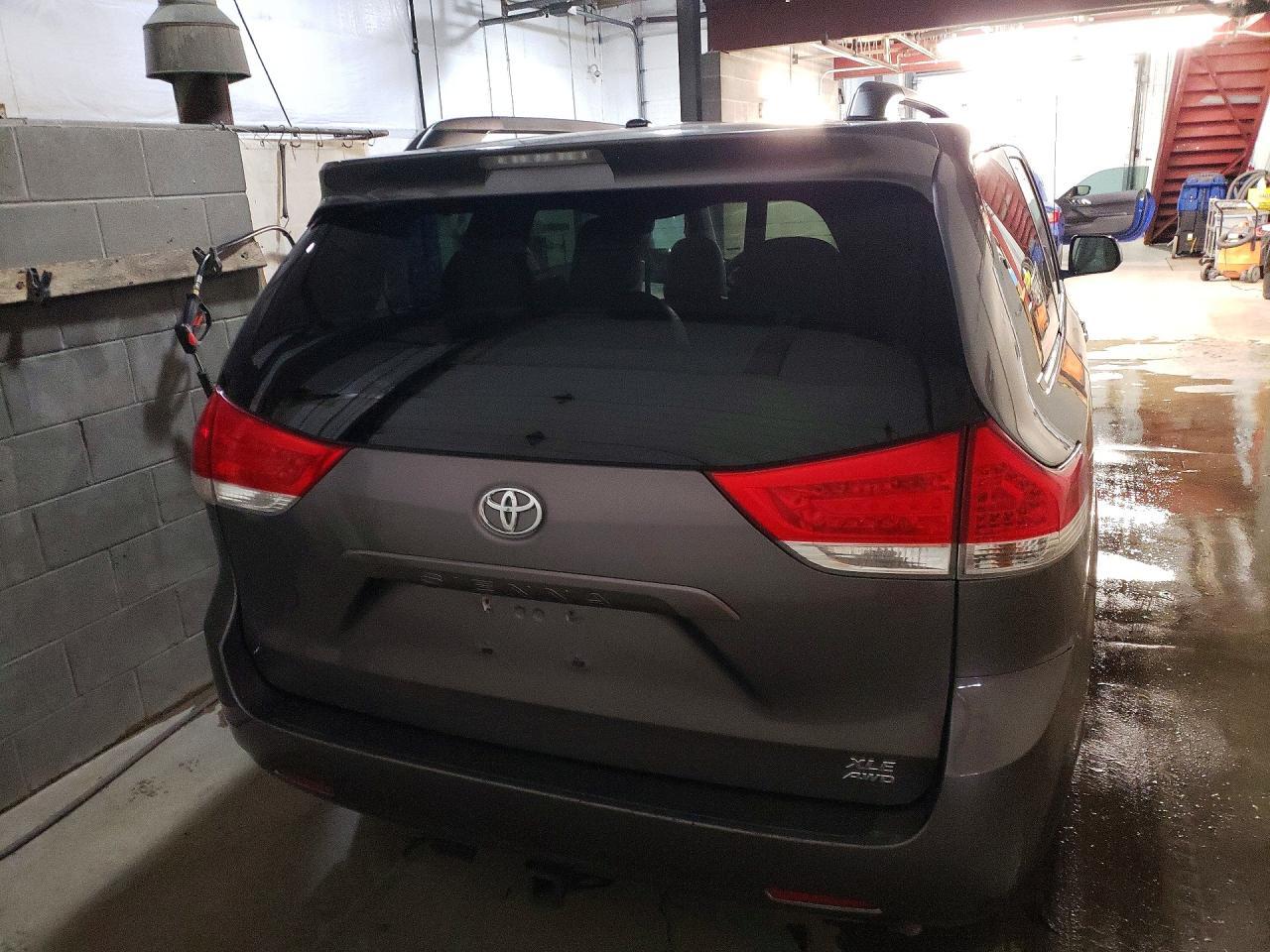2014 Toyota Sienna Xle 7-Passenger - Фото 6
