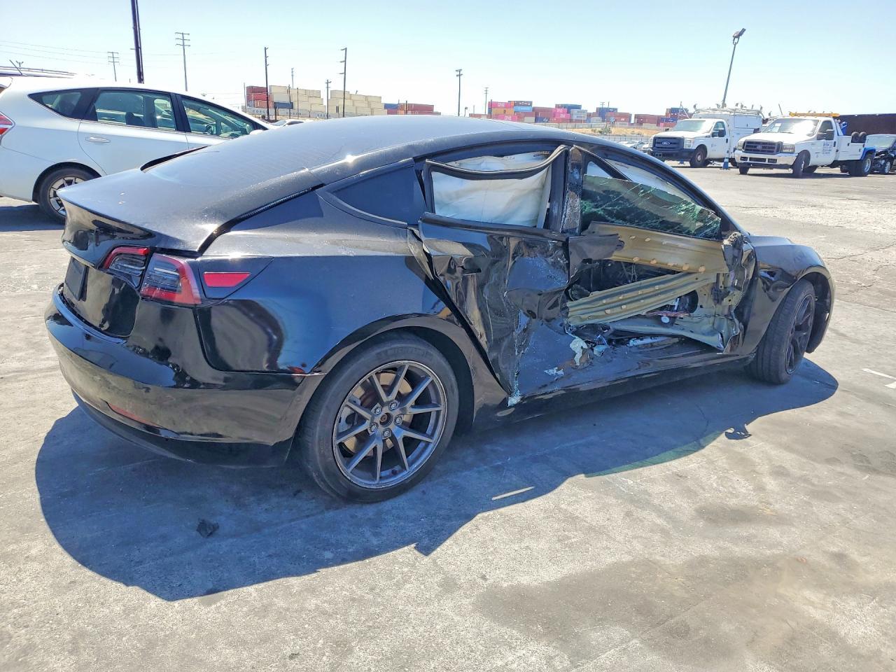2022 Tesla Model 3 - Image 3
