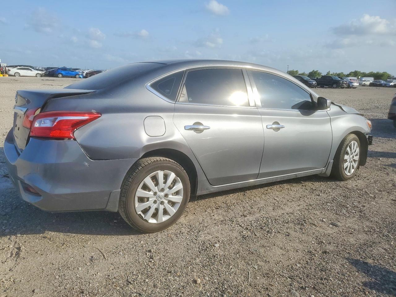 2017 Nissan Sentra S - Фото 3