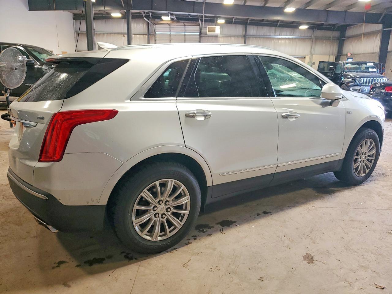 2017 Cadillac Xt5 - Image 3