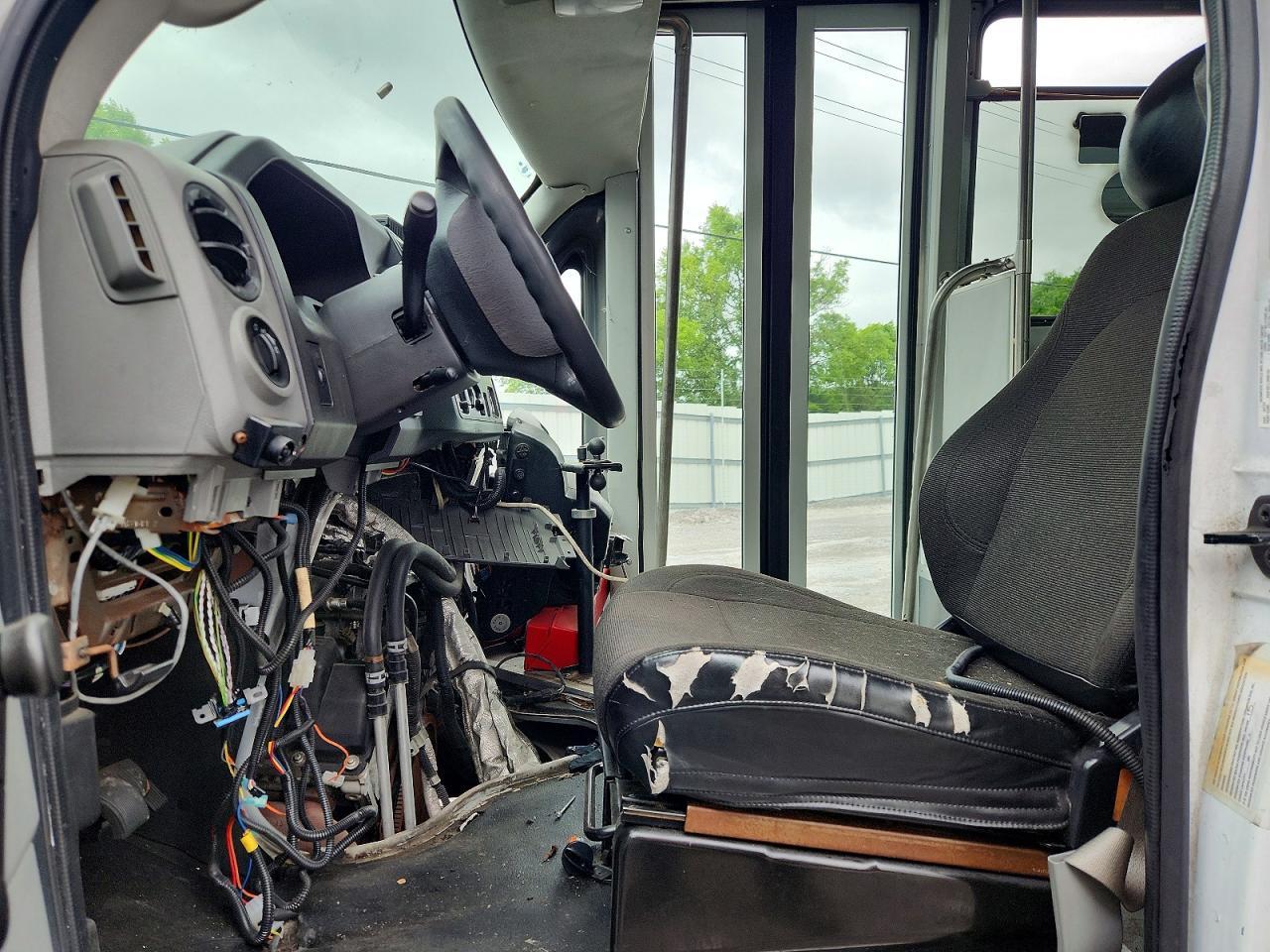 2019 Ford E450 Shuttle Bus - Фото 7