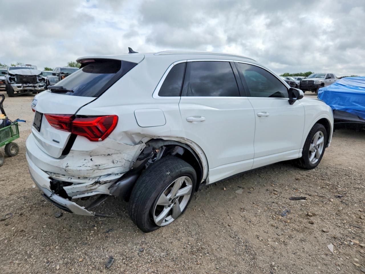 2021 Audi Q3 Premium 40 - Фото 3