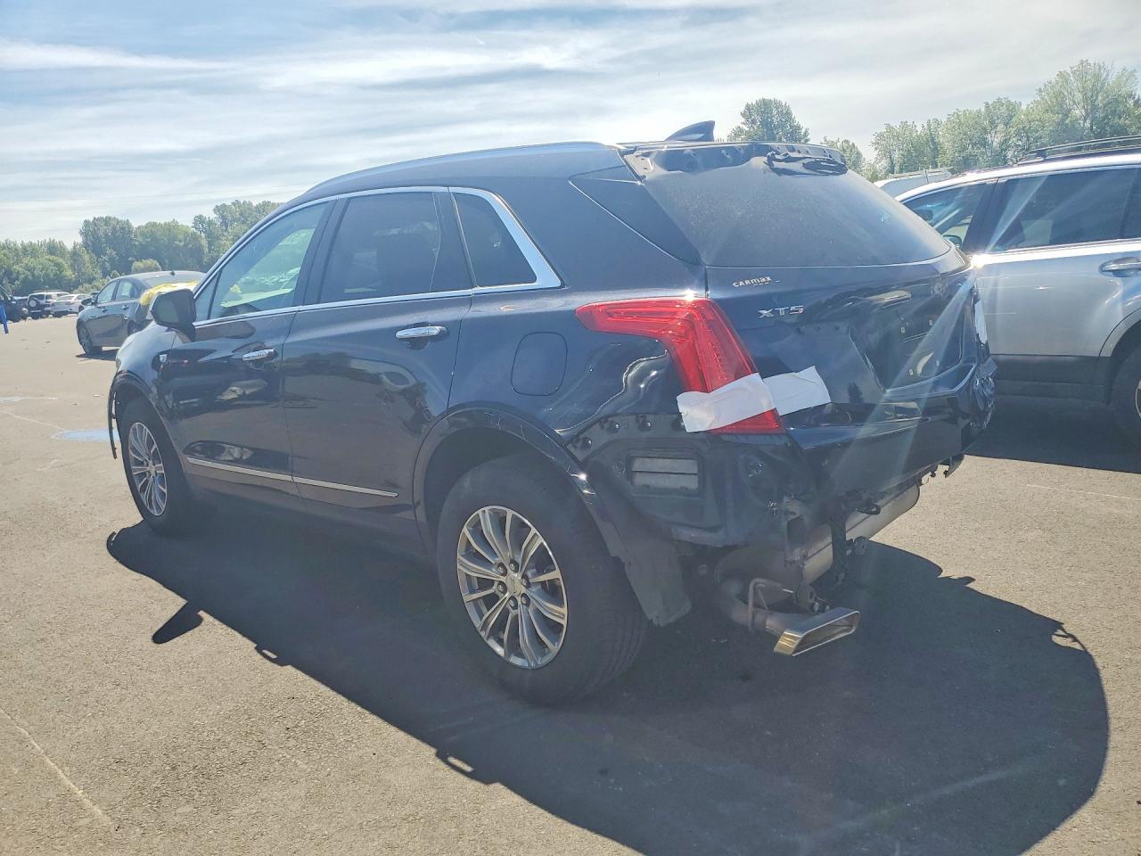 2017 Cadillac Xt5 Luxury - Image 2