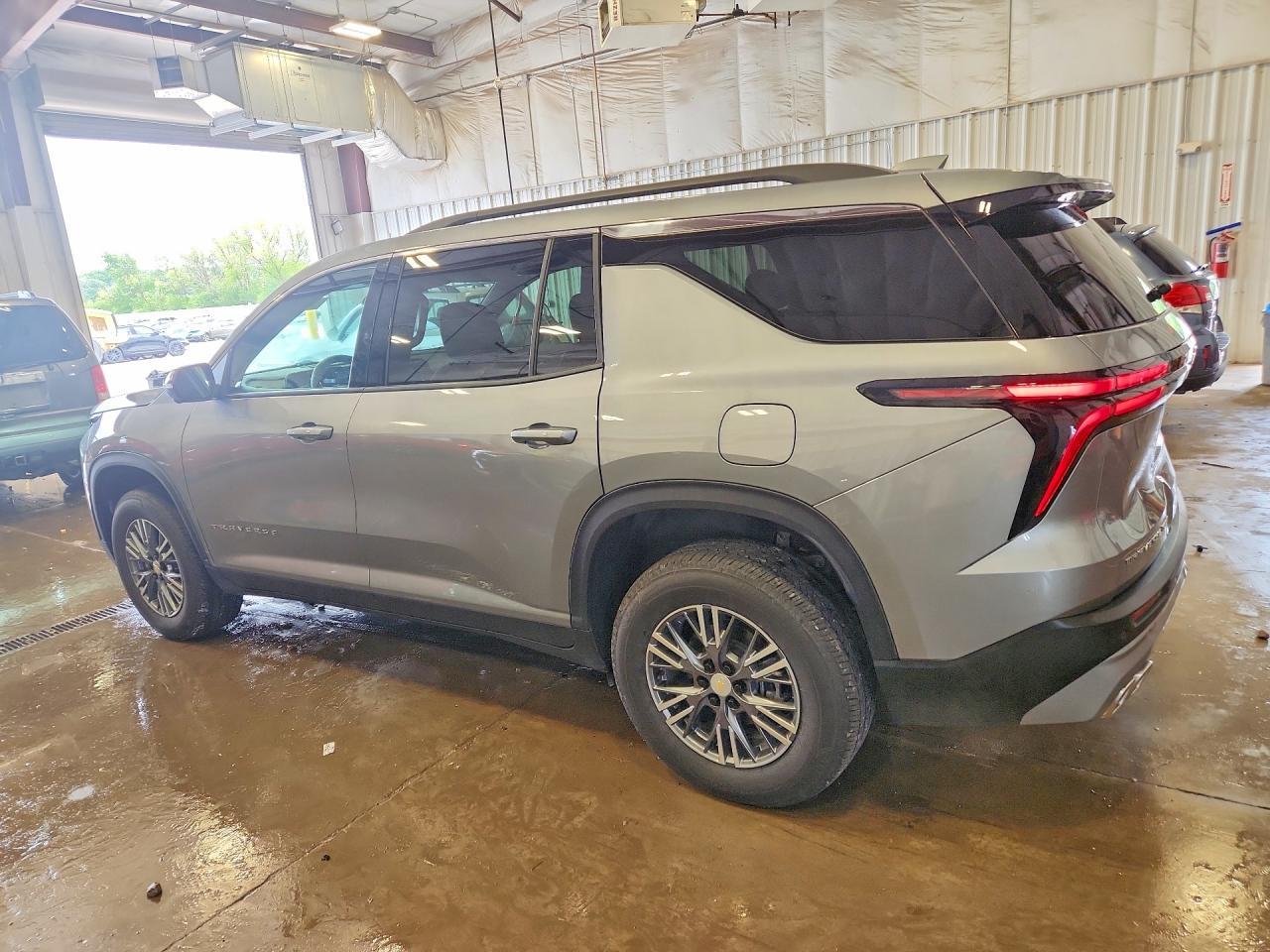 2024 Chevrolet Traverse Lt - Фото 2