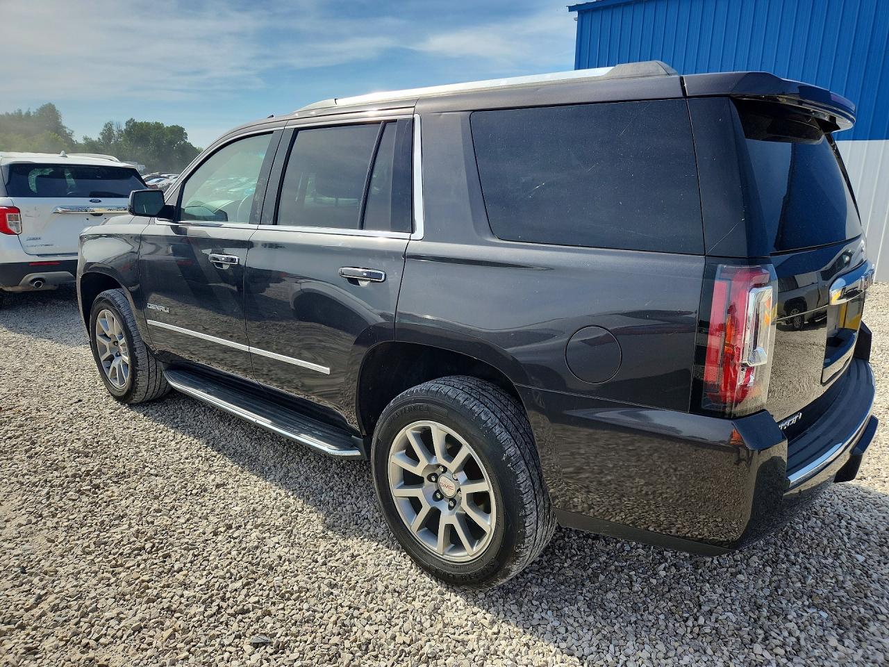 2016 GMC Yukon Denali - Image 2