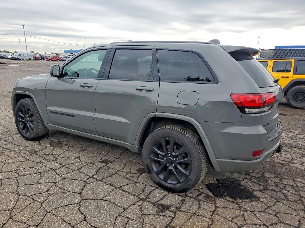 2020 Jeep Grand Cherokee Laredo - Фото 2
