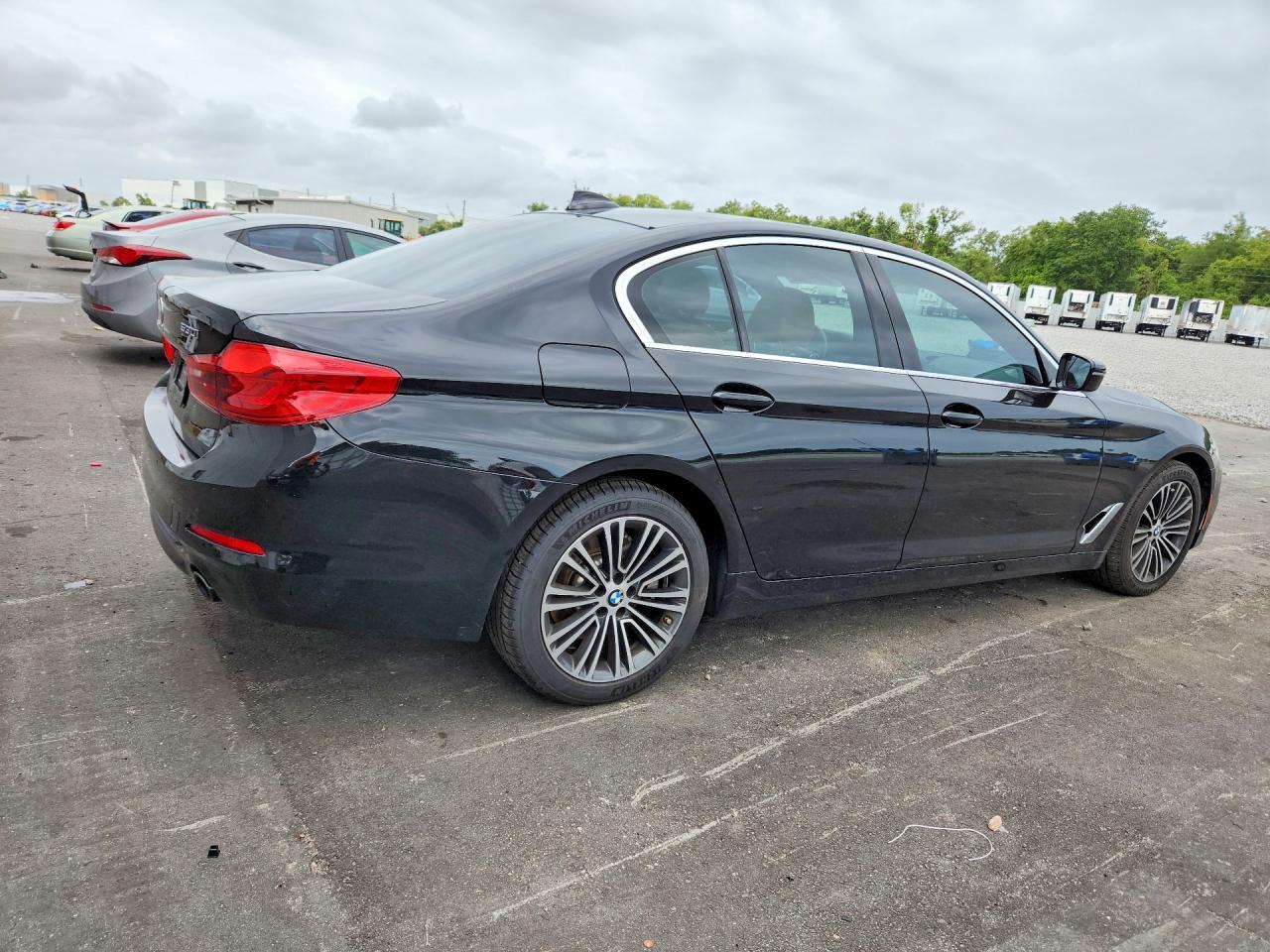 2020 BMW 530 I - Фото 3