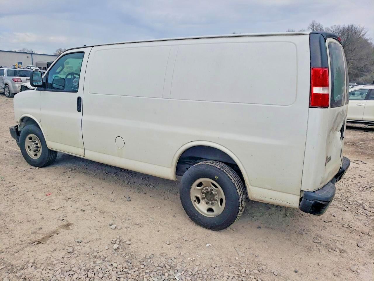 2018 Chevrolet Express G2500 4Lt - Фото 2