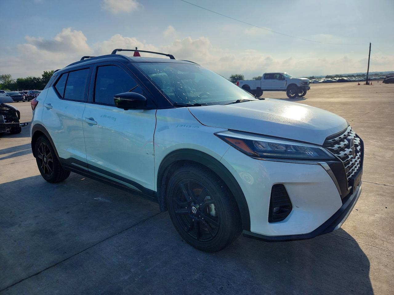 2021 Nissan Kicks Sr - Image 4