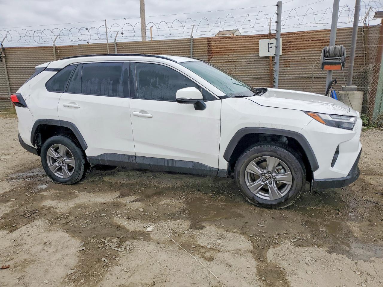 2024 Toyota Rav4 Xle - Image 4