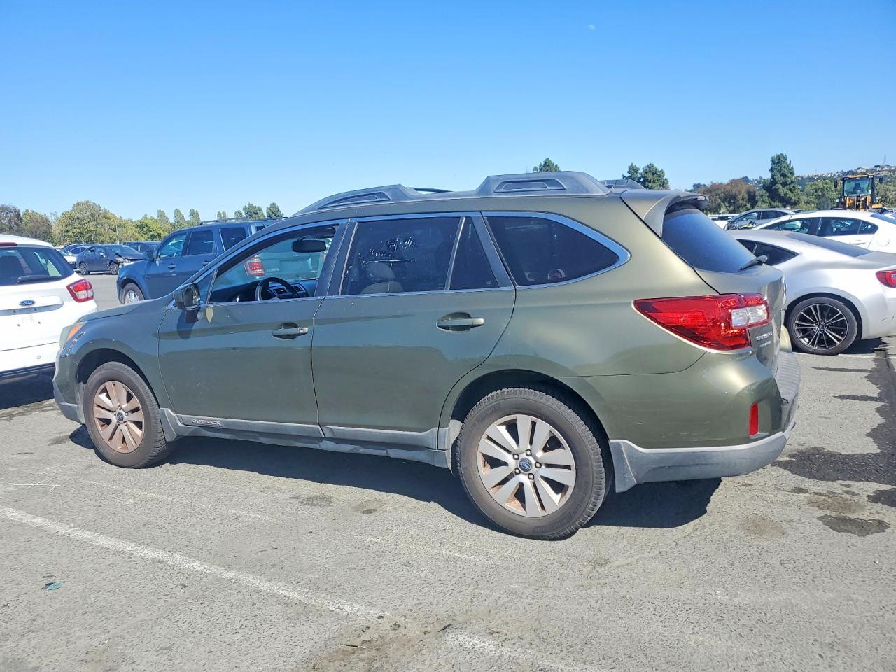 2015 Subaru Outback 2.5I Premium - Image 2
