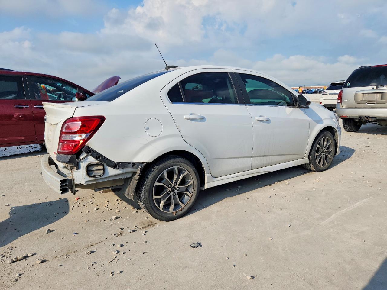 2019 Chevrolet Sonic - Фото 3
