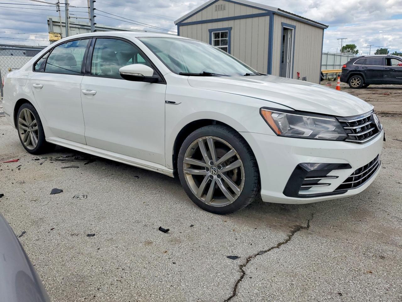2018 Volkswagen Passat S - Фото 4