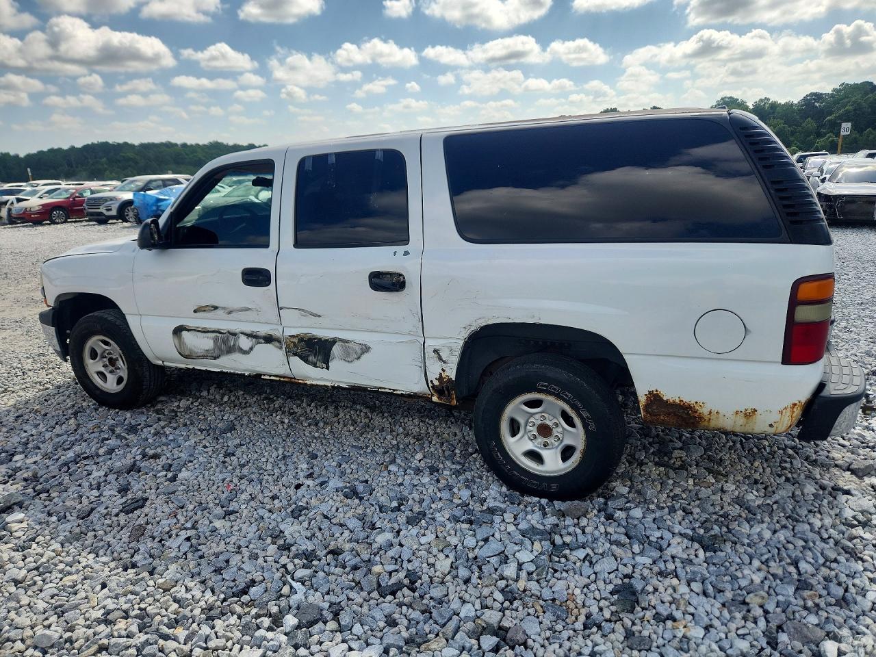 2001 Chevrolet Suburban C1500 - Image 2