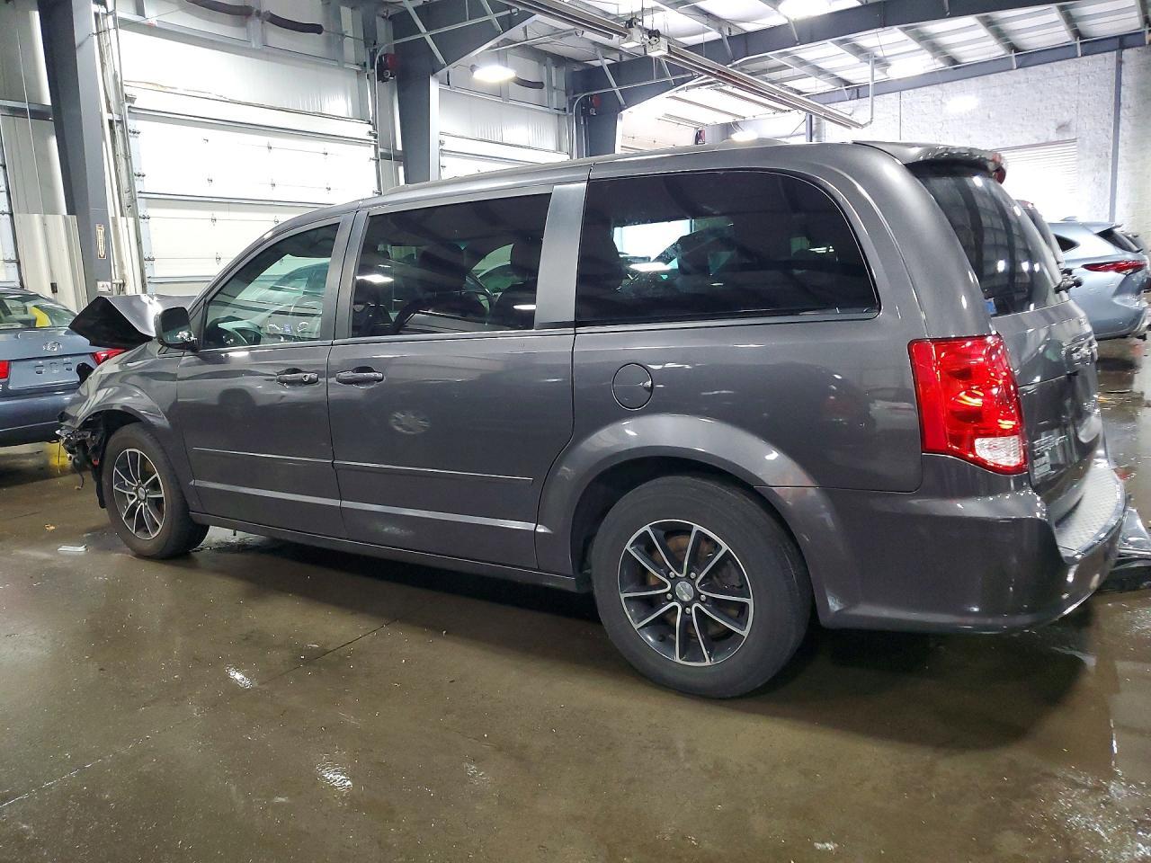 2017 Dodge Grand Caravan Gt - Фото 2