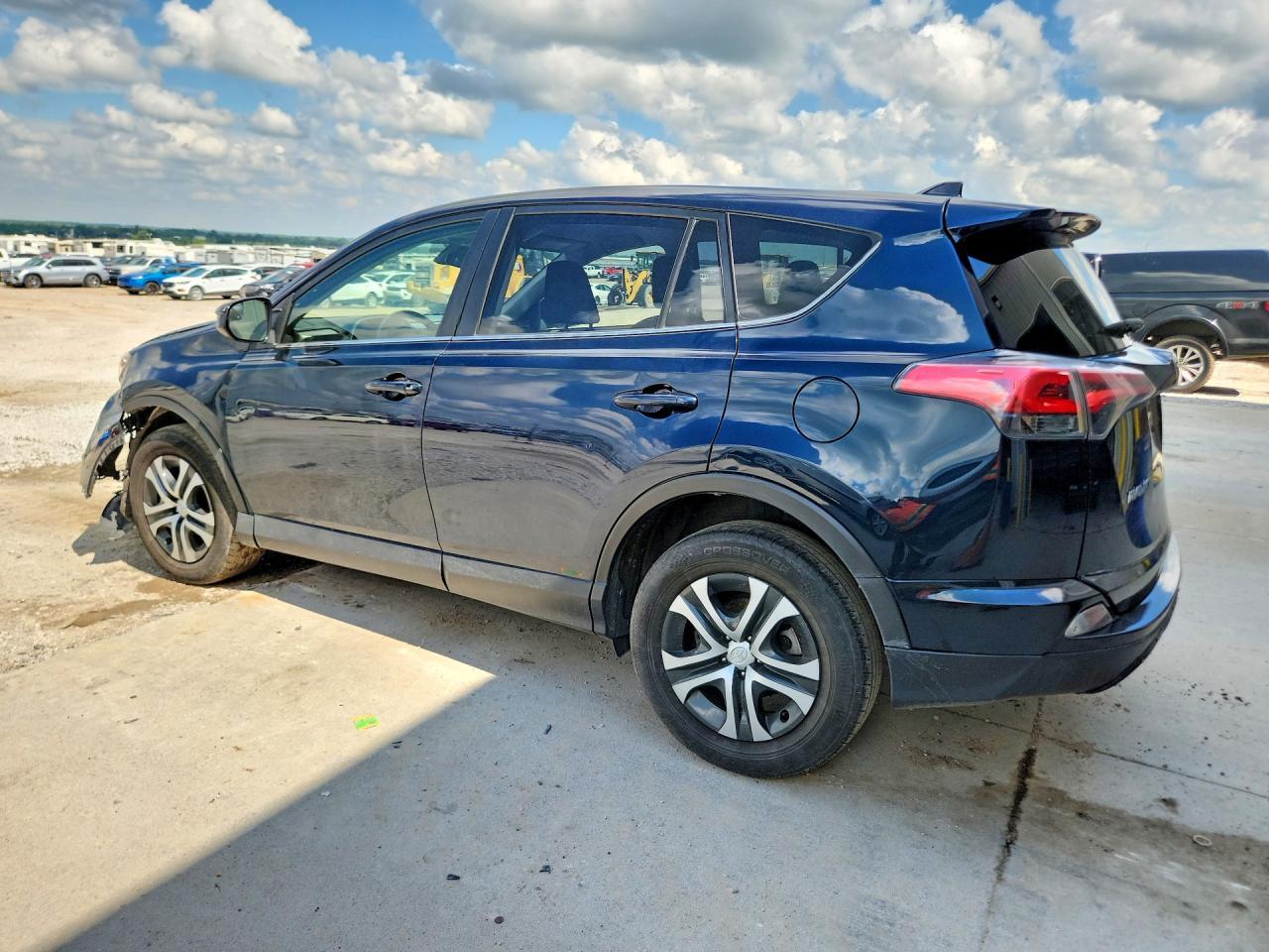 2017 Toyota Rav4 Le - Фото 2