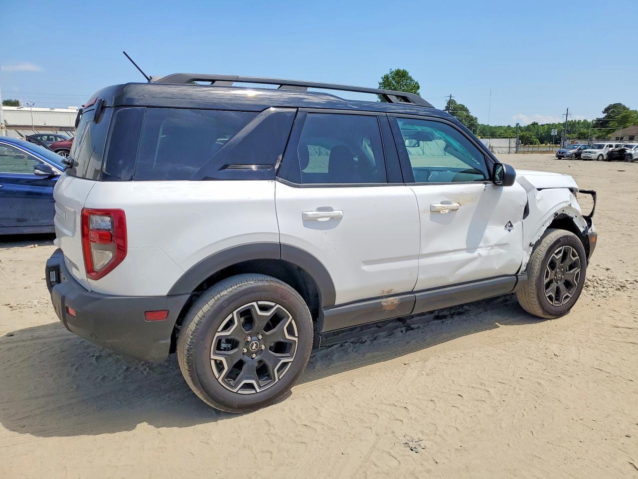 2025 Ford Bronco Sport Outer Banks - Image 3