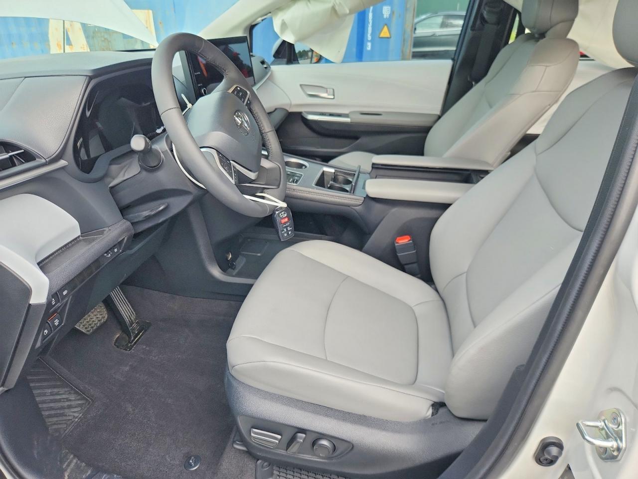2026 Toyota Sienna Xle 8-Passenger - Image 7