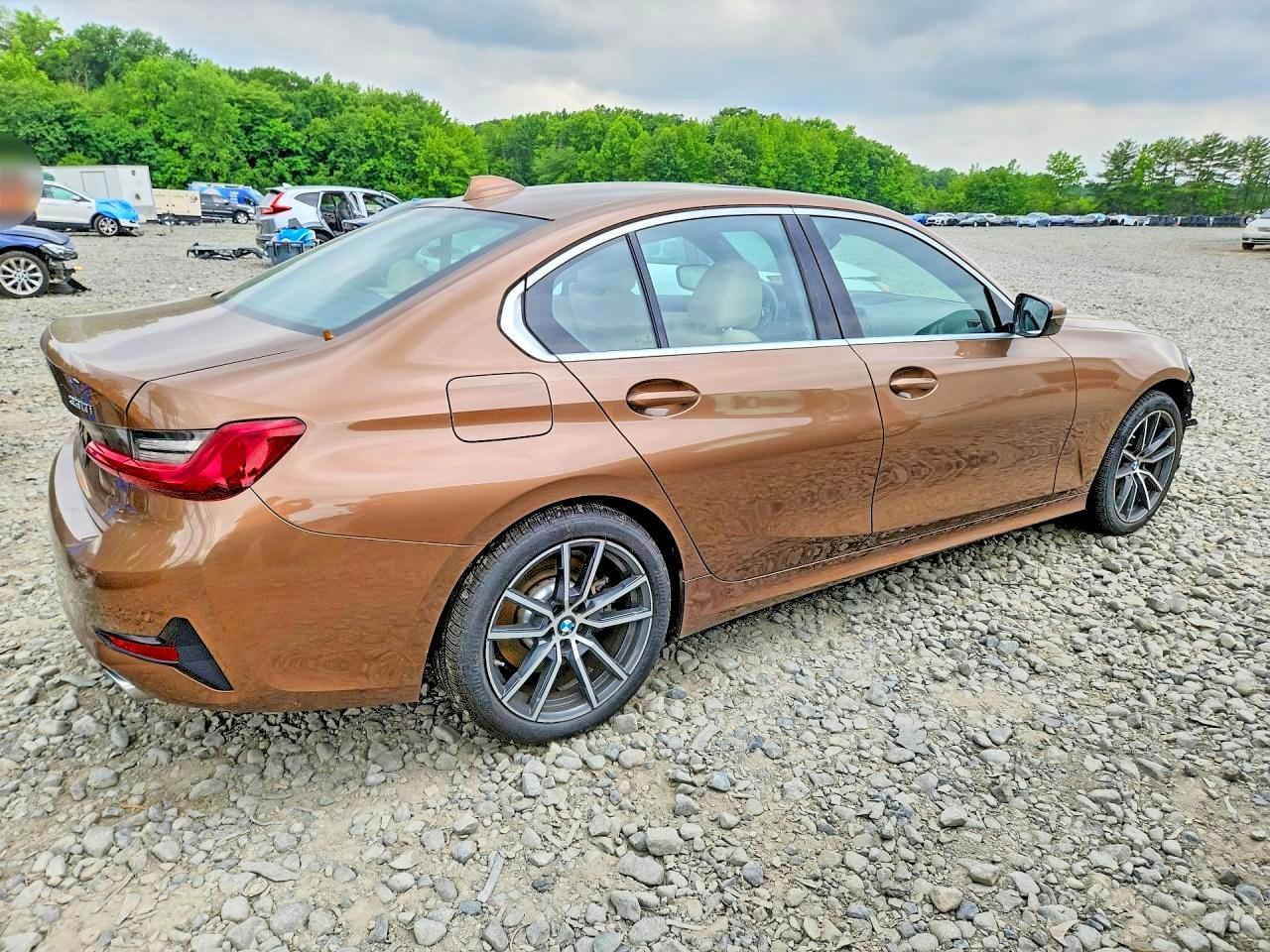 2019 BMW 330Xi - Фото 3