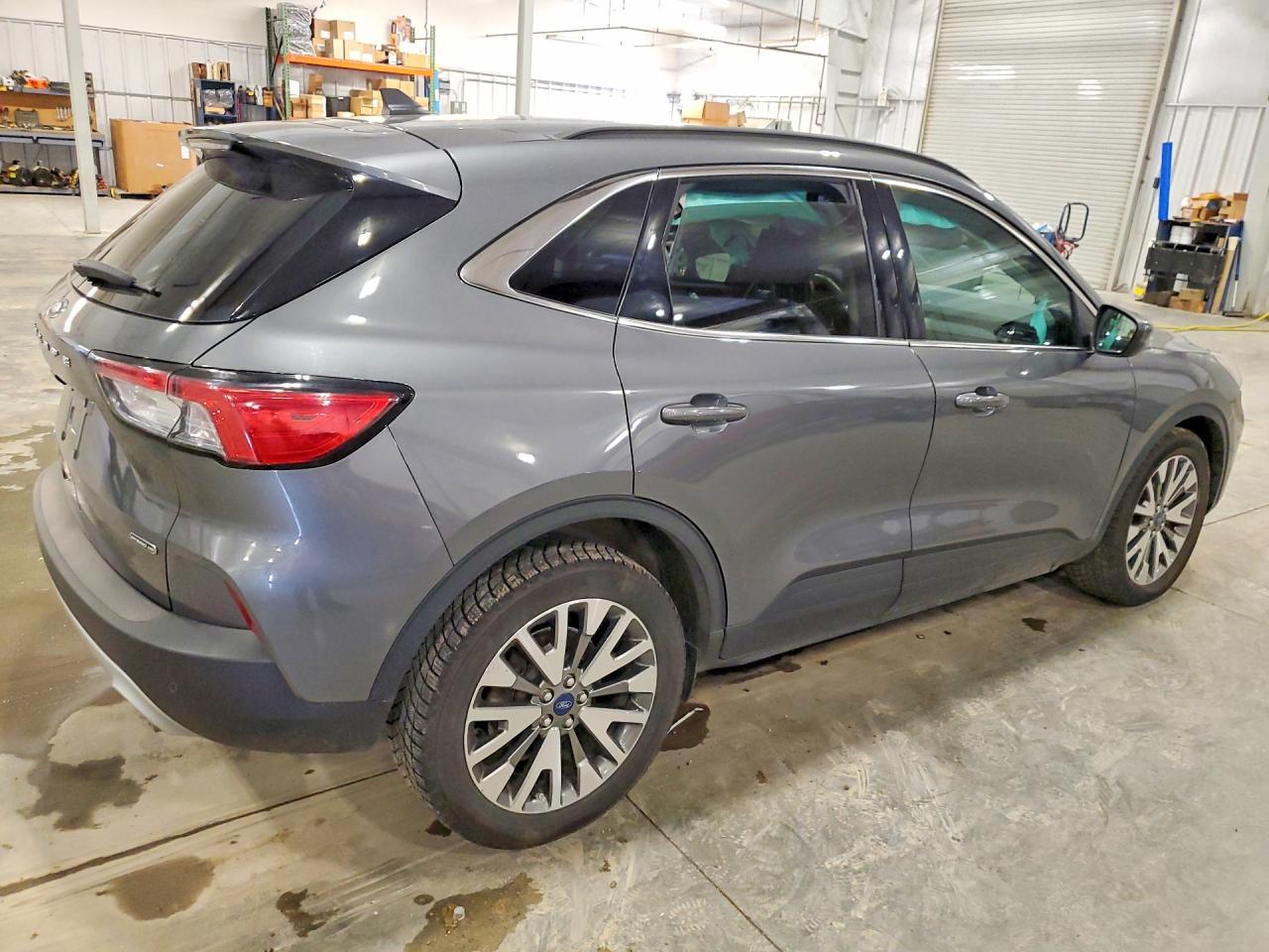 2022 Ford Escape Titanium - Image 3