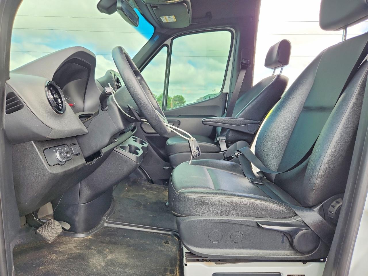 2021 Mercedes Benz Sprinter 2500 Delivery Van - Фото 7