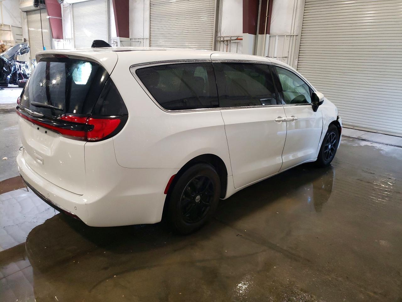 2023 Chrysler Pacifica Touring L - Фото 3