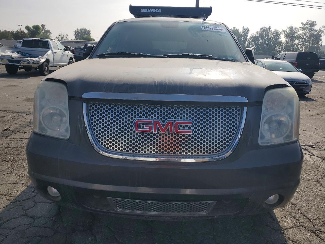 2011 GMC Yukon - Image 5