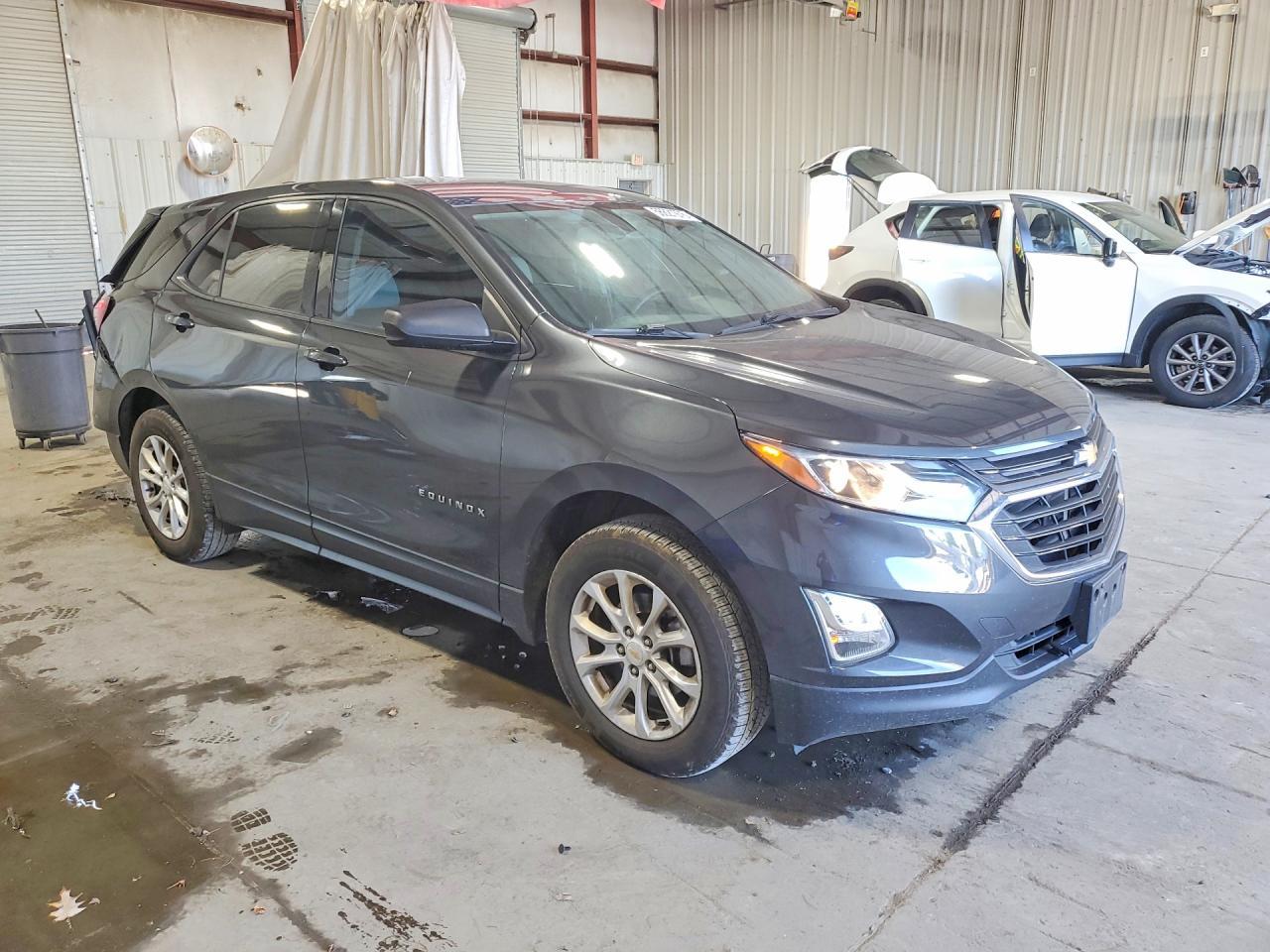 2018 Chevrolet Equinox Ls - Image 4