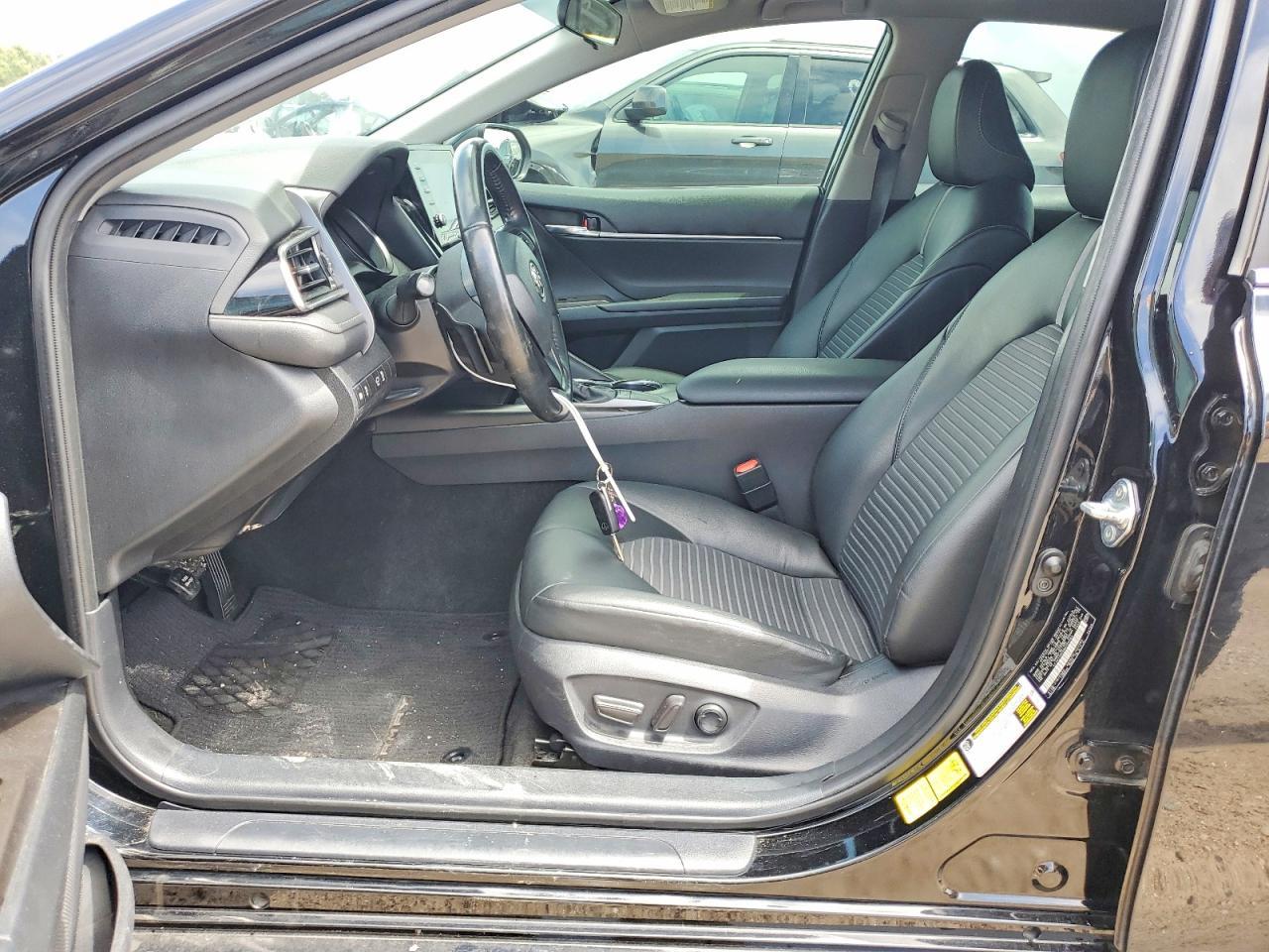 2022 Toyota Camry Se - Image 7