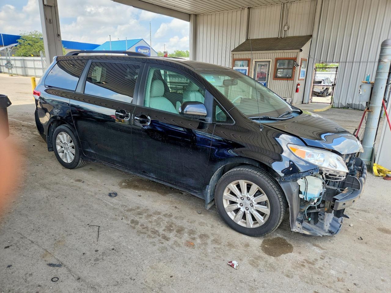 2011 Toyota Sienna Xle 7-Passenger - Фото 4
