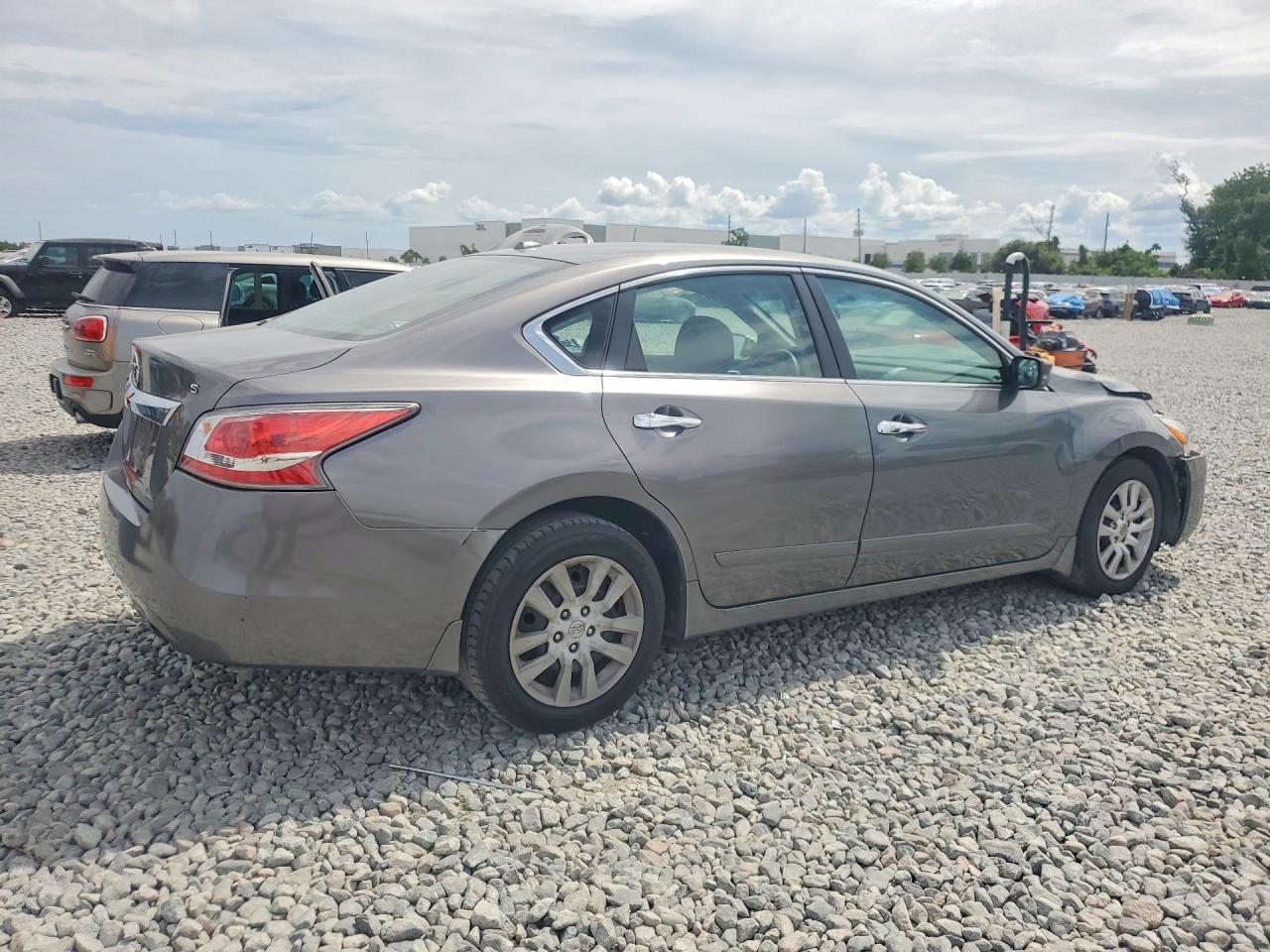 2015 Nissan Altima 2.5 S - Image 3