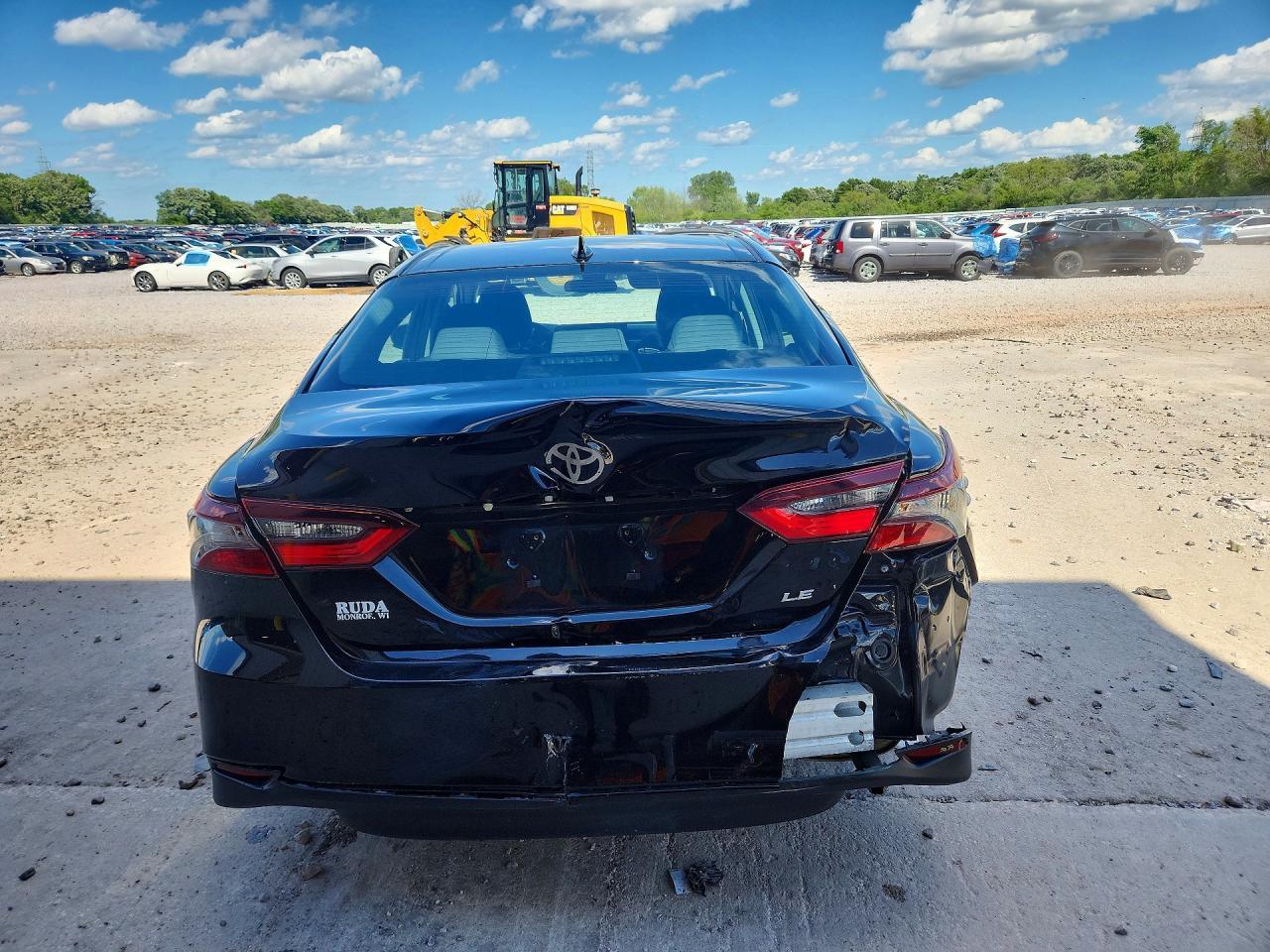 2022 Toyota Camry Le - Image 6