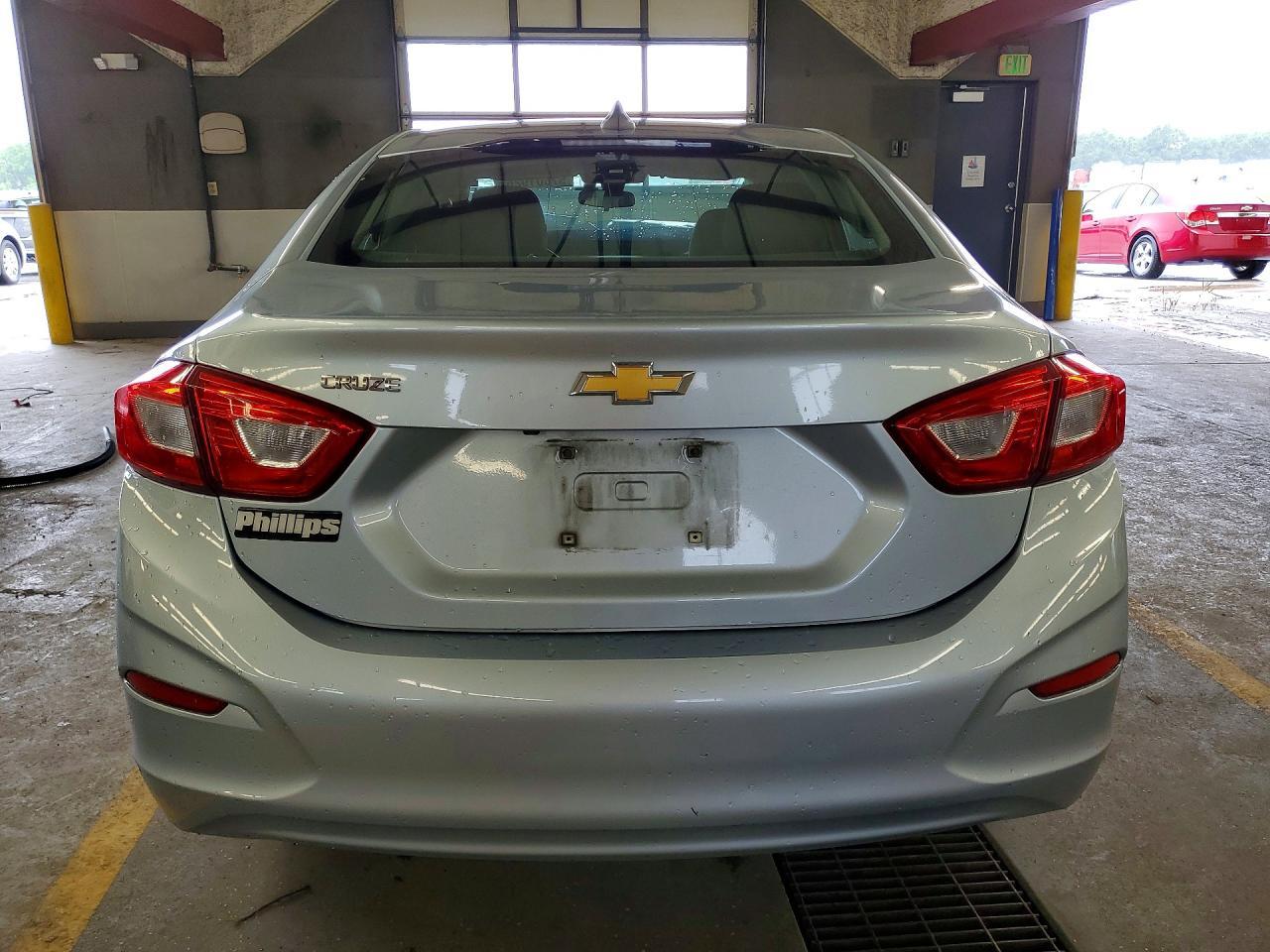 2018 Chevrolet Cruze Ls - Image 6