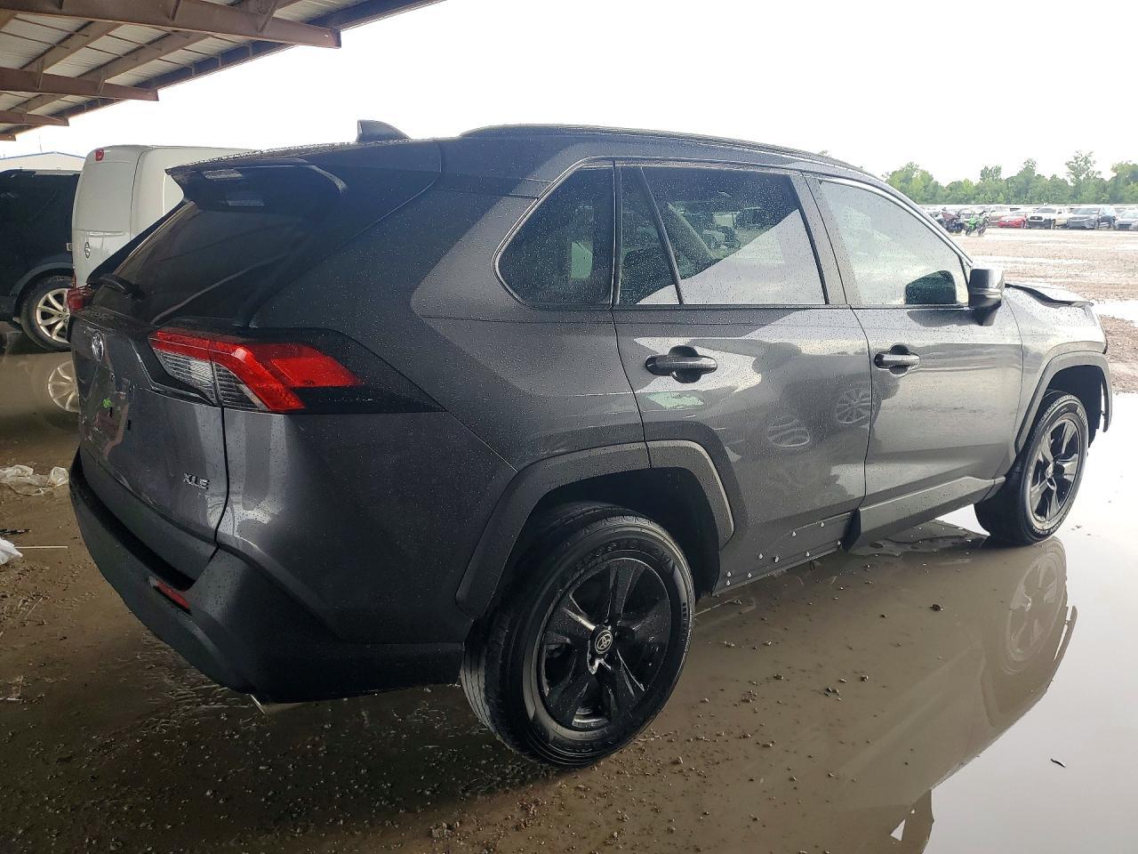 2025 Toyota Rav4 Xle - Image 3