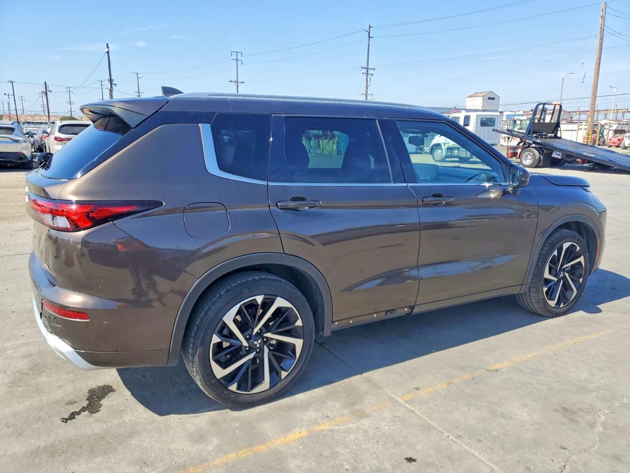 2022 Mitsubishi Outlander Sel - Image 3