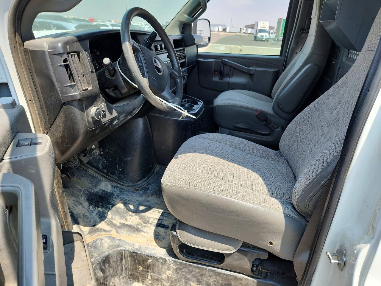 2017 GMC Savana G2500 - Фото 7